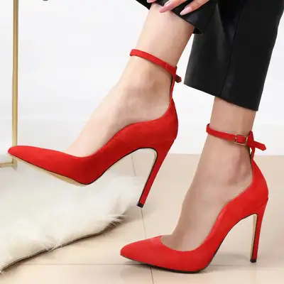 Czółenka czerwone zamszowe