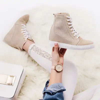 Sneakersy beżowe na ukrytym koturnie