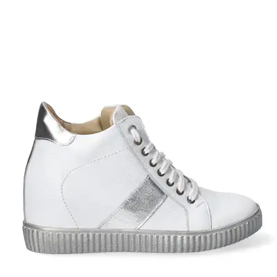 Sneakersy biało srebrne na koturnie 